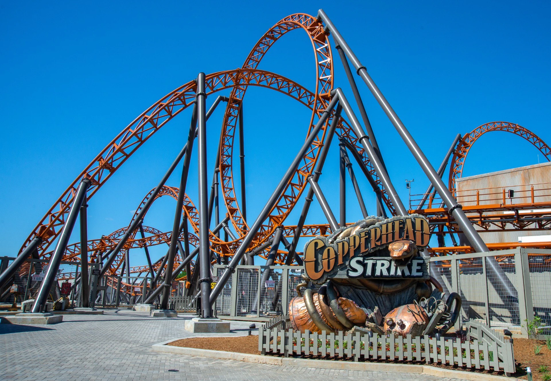 Ultimate Guide To Carowinds Amusement Park (Tips + Rides)