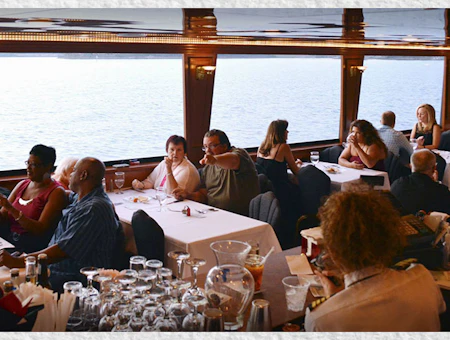 narrow boat dinner cruises
